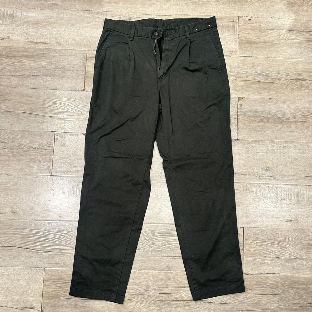 uniqlo tapered chino olive